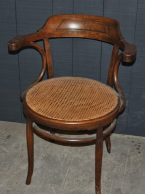 Thonet stoel ST021, The Barn Antiek